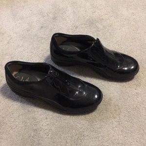 Coke Haan rain shoes - never worn -black size 8B